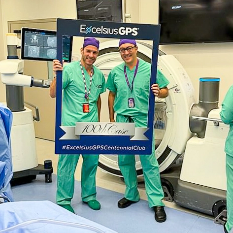 Surgeons with ExcelsiusGPS and Excelsius3D